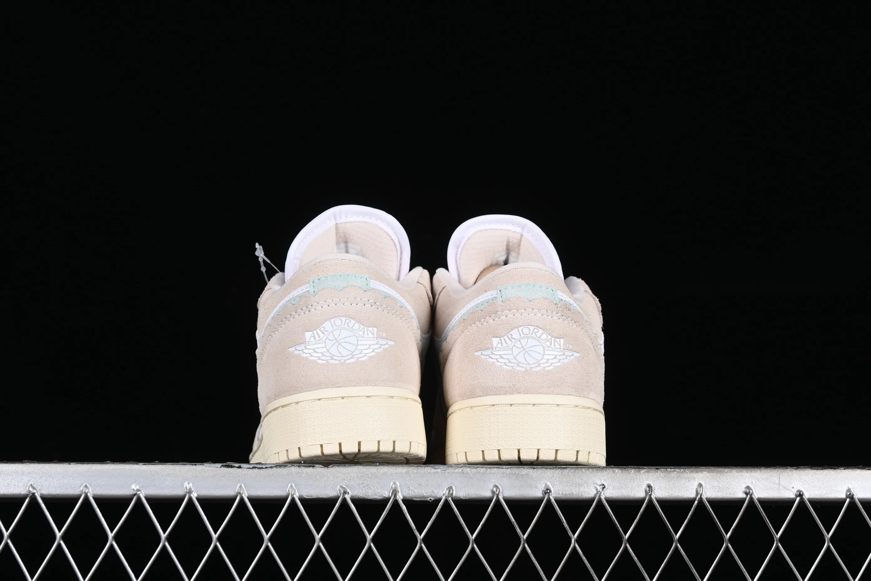 All categories Air Jordan Jordan series basketball shoes Air Jordan 1 Low G version pure original Air Jordan 1 Low AJ1 Joe 1 pink and white low-top cultural casual sneakers DZ5356-800
